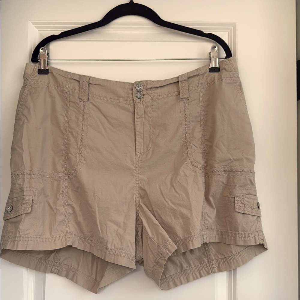 Angel Kiss Women's Beige Cargo Shorts